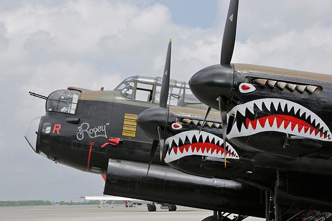 Avro Lancaster FM213