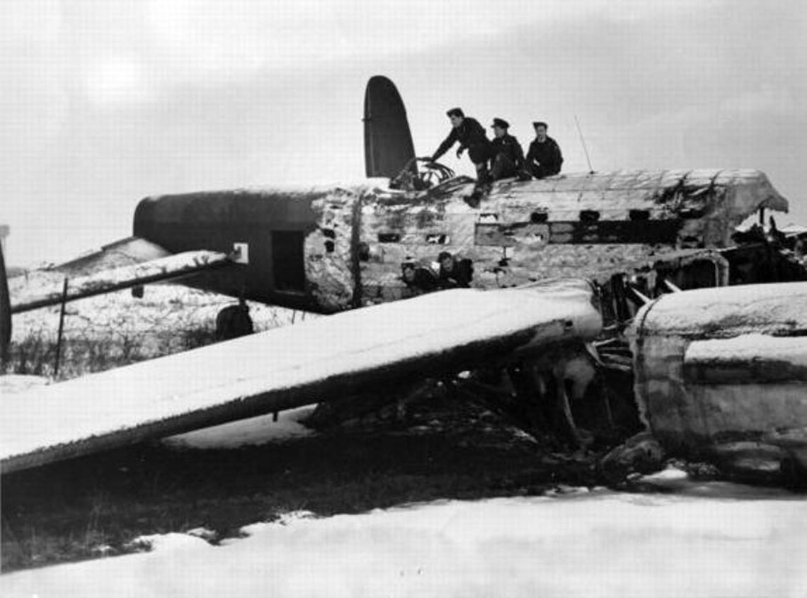 KB700 Ruhr Express after the landing accident