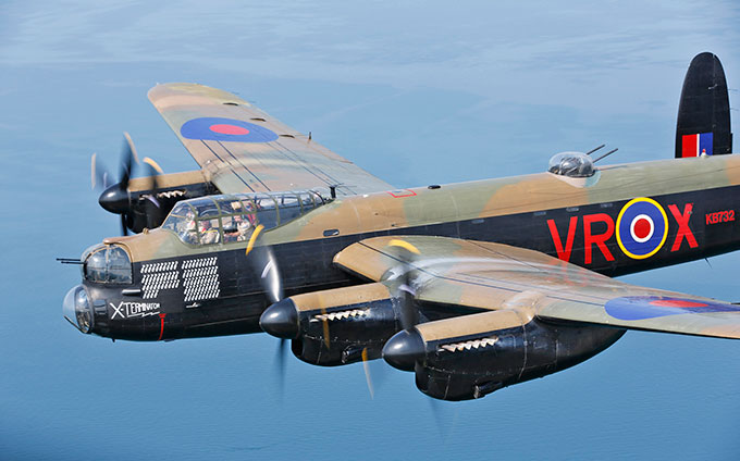 Avro Lancaster FM213